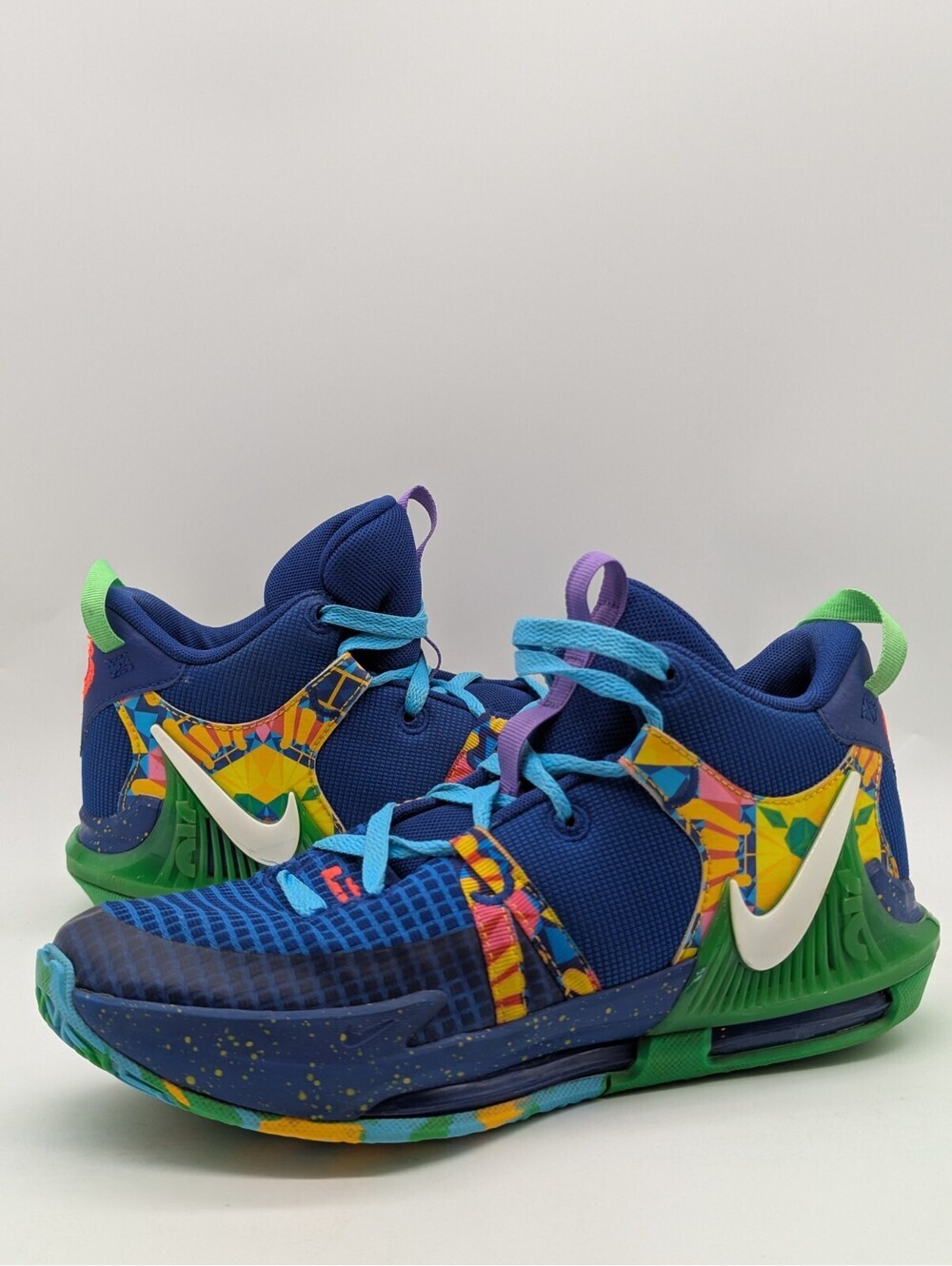 Nike LeBron Witness 7 Kaleidoscope Blue Kids Size 6Y /Womens 7.5 Shoe DQ8650-400